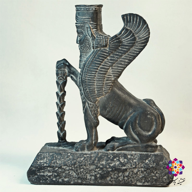 شیر بالدار نشسته با گل لوتوس شیر بالدار نشسته با گل لوتوس