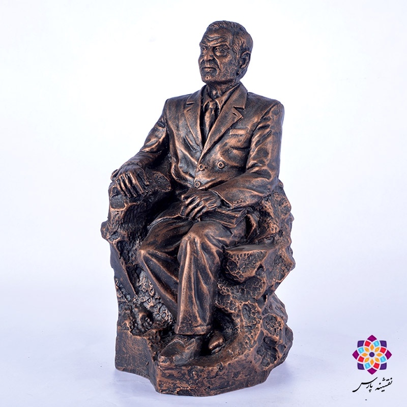 تندیس استاد شهریار نشسته تندیس استاد شهریار نشستهتندیس استاد شهریار نشسته